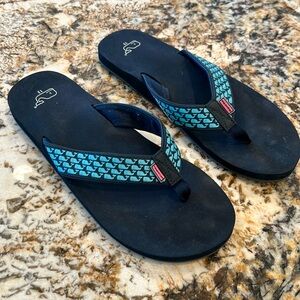 Vineyard Vines Men’s whale sandals size 13